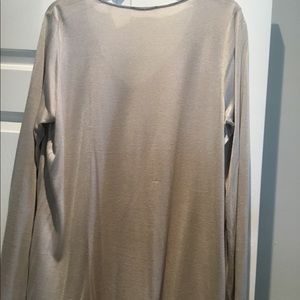 Long sleeve light cotton top. Light gray- taupe